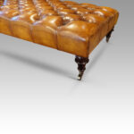 Large Chesterfield buttoned leather stool - Image 5