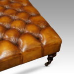 Large Chesterfield buttoned leather stool - Image 6