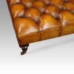 Large Chesterfield buttoned leather stool - Image 4