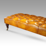 Large Chesterfield buttoned leather stool - Image 3
