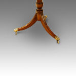 Mahogany triple pillar dining table of the Georgian style - Image 8