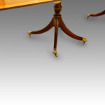 Mahogany triple pillar dining table of the Georgian style - Image 6