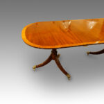 Mahogany triple pillar dining table of the Georgian style - Image 3