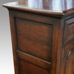 Oak small panelled cupboard - Image 5