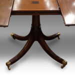 Oval mahogany extending dining table - Image 7
