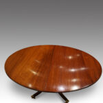 Oval mahogany extending dining table - Image 4