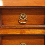 Pair of Georgian style bedside chests - Image 4