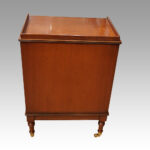 Pair of Georgian style bedside chests - Image 6