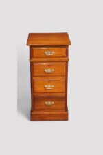 Pair of Edwardian walnut bedside chests - Image 4