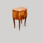Pair of French inlaid bedside chests - Image 6
