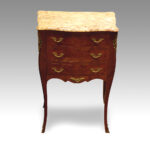 Pair of French walnut bedside cabinets - Image 2