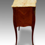 Pair of French walnut bedside cabinets - Image 5