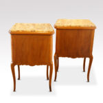 Pair of French walnut and kingwood inlaid marble top bedside cabinets - Image 5