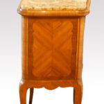 Pair of French walnut and kingwood inlaid marble top bedside cabinets - Image 4