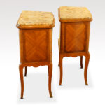 Pair of French walnut and kingwood inlaid marble top bedside cabinets - Image 3