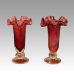 Pair of Mary Gregory cranberry glass vases - Image 5