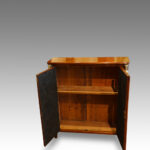 Pair of Regency style mahogany cabinets - Image 9