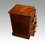 Pair of Victorian mahogany bedside chests - Image 5