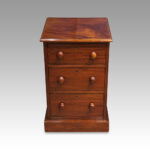 Pair of Victorian mahogany bedside chests - Image 3