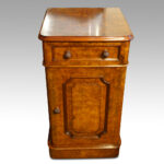 Pair of Victorian walnut bedside cabinets - Image 10