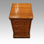 Pair of Victorian walnut bedside chests - Image 3