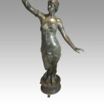 Pair of large bronze lanterns of maidens - Image 9