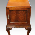 Pair of Edwardian mahogany bedside cabinets - Image 2