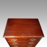 Pair of mahogany bedside chests - Image 3