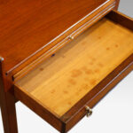 Pair of mahogany bedside tables - Image 5