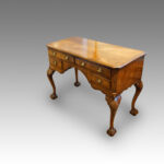 Queen Anne style walnut dressing table - Image 2