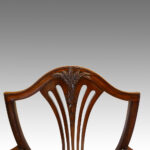 Set of 8 Shield back mahogany dining chairs - Image 6