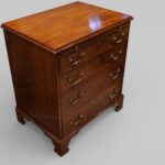 Small 19thc mahogany brushing slide chest - Image 9