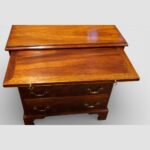 Small 19thc mahogany brushing slide chest - Image 4
