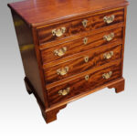 Small Georgian style chest of drawers - Image 9