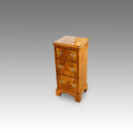 Walnut George I style small chest - Image 2