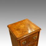 Walnut George I style small chest - Image 3
