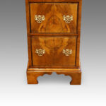 Walnut George I style small chest - Image 6