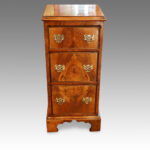 Walnut George I style small chest - Image 7