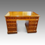 Victorian mahogany quality pedestal desk - Image 2