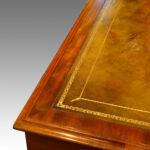 Victorian mahogany quality pedestal desk - Image 12