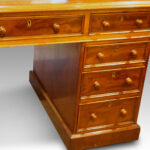 Victorian mahogany quality pedestal desk - Image 3