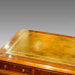 Victorian mahogany quality pedestal desk - Image 4
