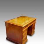Victorian mahogany quality pedestal desk - Image 6