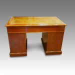 Victorian mahogany quality pedestal desk - Image 9