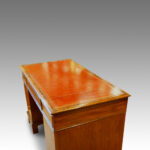 Victorian mahogany banded pedestal desk - Image 9