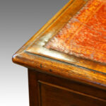 Victorian mahogany banded pedestal desk - Image 3