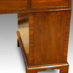 Victorian mahogany banded pedestal desk - Image 7
