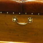 Victorian camphorwood and leather ottoman trunk - Image 5