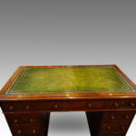 Victorian mahogany pedestal desk 123cms - Image 3