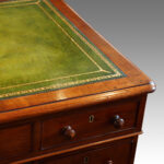 Victorian mahogany pedestal desk 123cms - Image 4